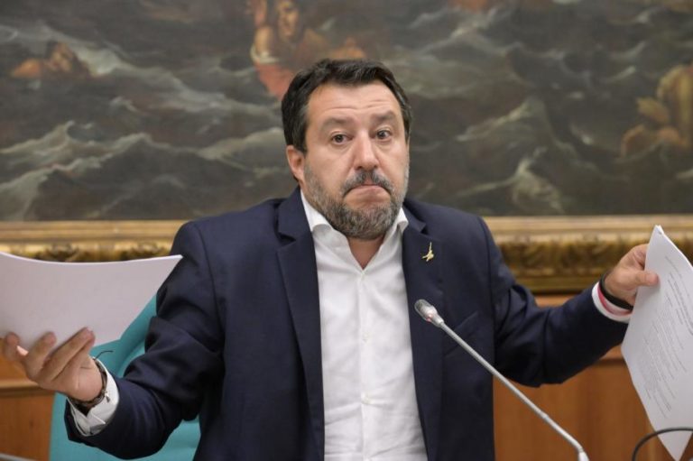 Salvini questiona se por trás de ONG como Open Arms estão interesses económicos