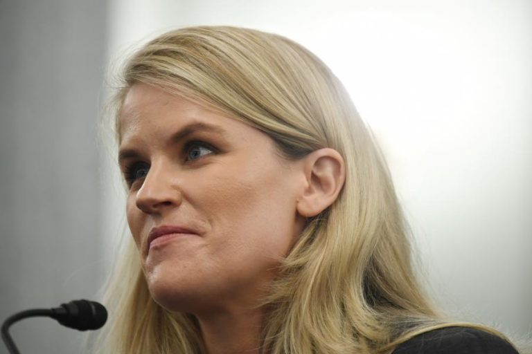 Facebook tenta desacreditar denunciante e nega a sua versão dos acontecimentos