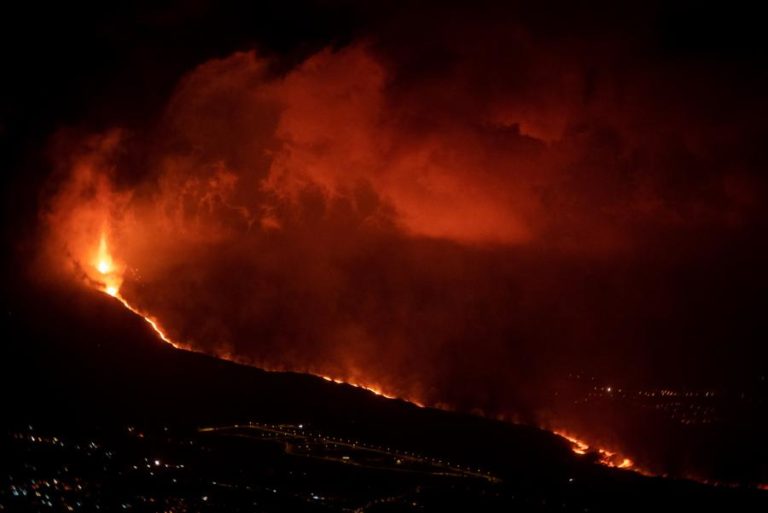 Lava do vulcão de La Palma ultrapassou os 1,2 quilómetros de largura