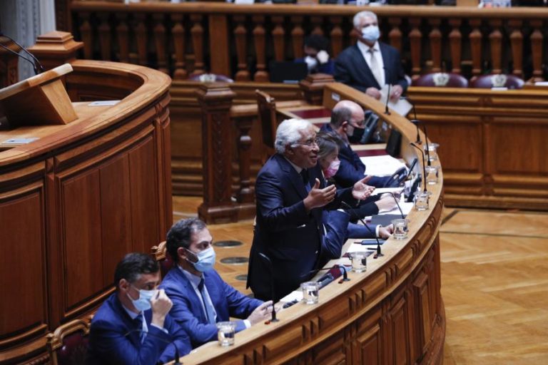 Costa diz que não duvida da “total lealdade” dos chefes dos ramos das Forças Armadas