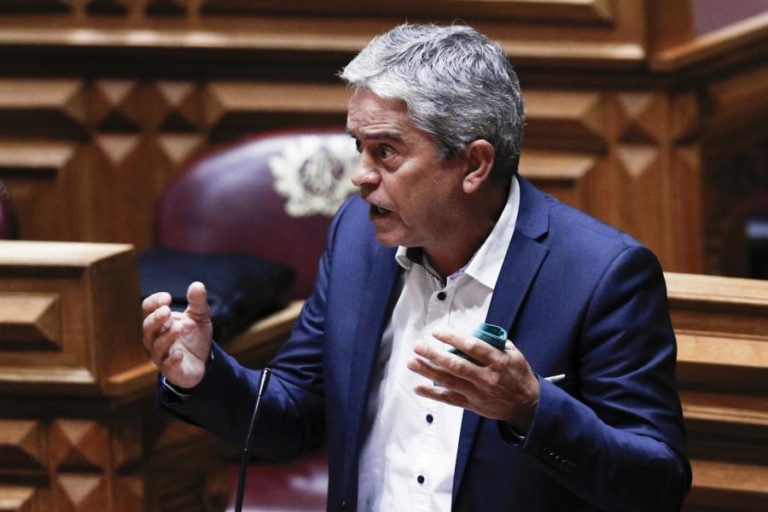 OE2022: PEV vota contra na generalidade e lamenta que Governo “tenha desistido”