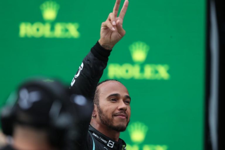 Hamilton com a 102.ª ‘pole’ na F1, mas é Bottas quem sai à frente na Turquia