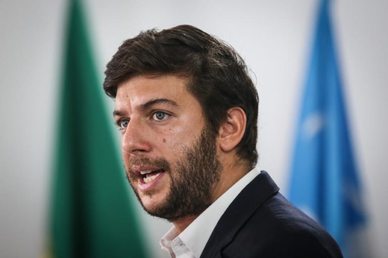 “Não é tempo de voltar a insistir nos erros do passado” – presidente do CDS