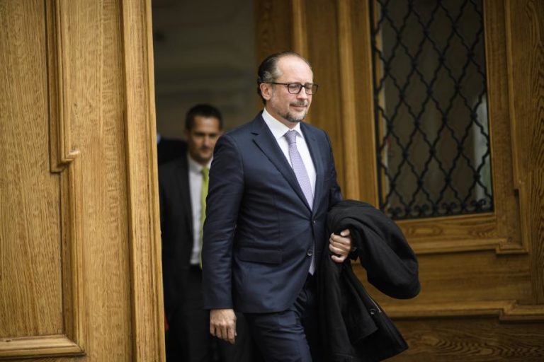 Alexander Schallenber tomou posse como novo chanceler austríaco