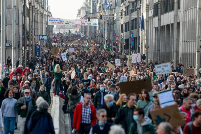 Cerca de 25.000 pessoas protestaram em Bruxelas pela luta contra as alterações climáticas