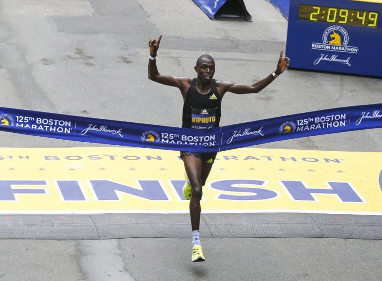 Queniano Benson Kipruto vence 125.ª edição da maratona de Boston