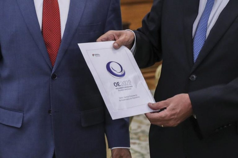 OE2022: PCP e Bloco de Esquerda reúnem hoje órgãos máximos