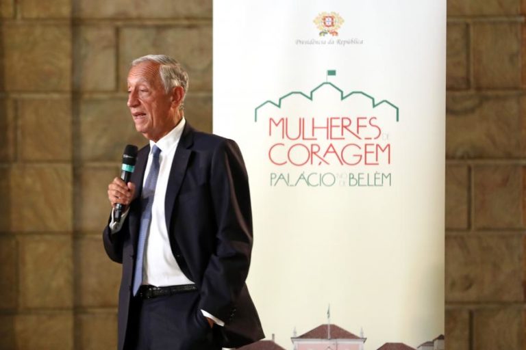 Marcelo critica “recuo na intervenção política das mulheres” e diferenças salariais