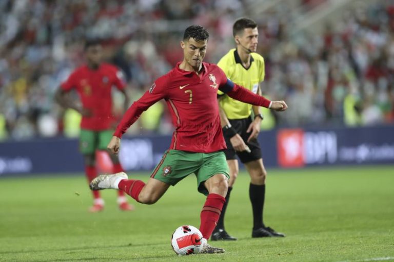 Ronaldo diz que ‘hat-trick’ apontado ao Luxemburgo tem “importância especial”