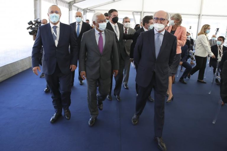Costa destaca em Sines recorde de investimento direto estrangeiro em Portugal