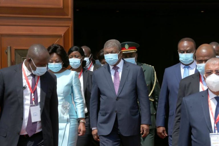 Presidente angolano anuncia “investimento colossal” na saúde e construção de seis novos hospitais em 2022