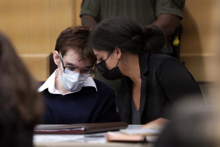 Autor de massacre de 2018 em Parkland, EUA, confessa culpa e arrependimento