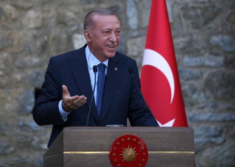 Turquia expulsa embaixadores de países que defenderam opositor