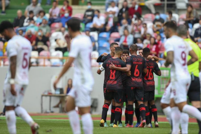 Santa Clara afortunado vence União de Leiria e segue em frente na Taça de Portugal