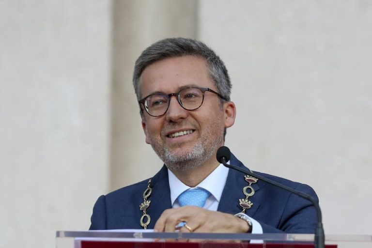 Câmara de Lisboa aprova delegação de competências em Carlos Moedas com contributos de PS e PCP