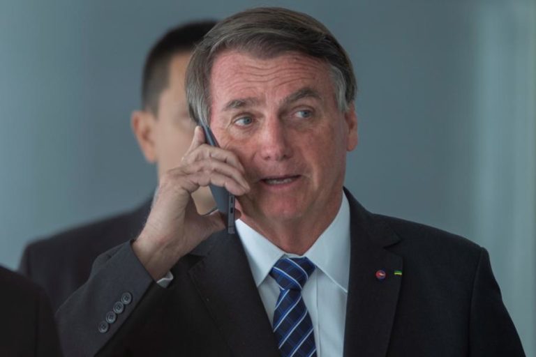 Covid-19: Comissão quer quebra de sigilo informático e pede suspensão de Bolsonaro nas redes sociais
