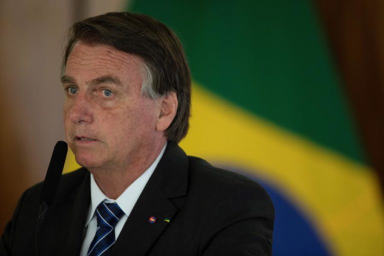 Covid-19: Bolsonaro diz não ter culpa de ‘absolutamente nada’  na pandemia