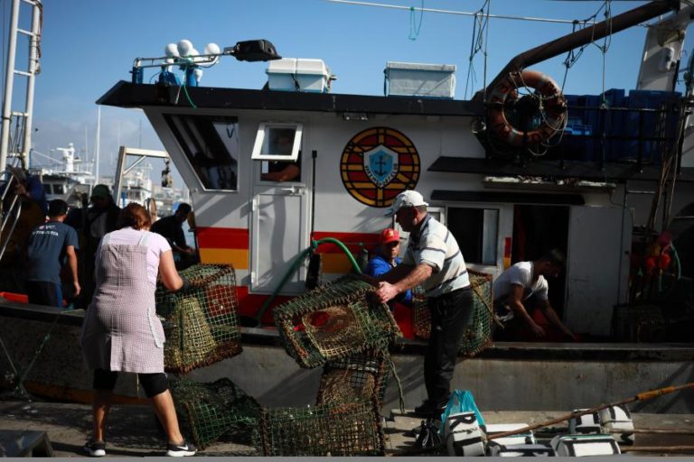 Pescadores alertam que subida dos combustíveis deixa atividade “insustentável”