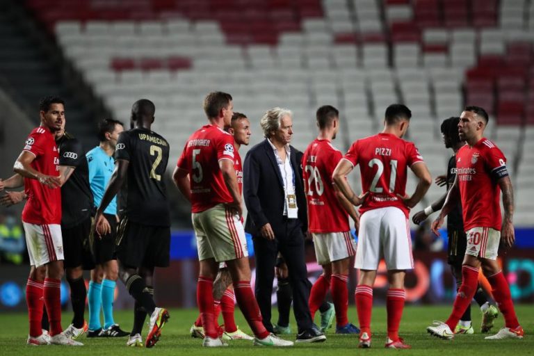 Líder Benfica visita Vizela no rescaldo da goleada europeia