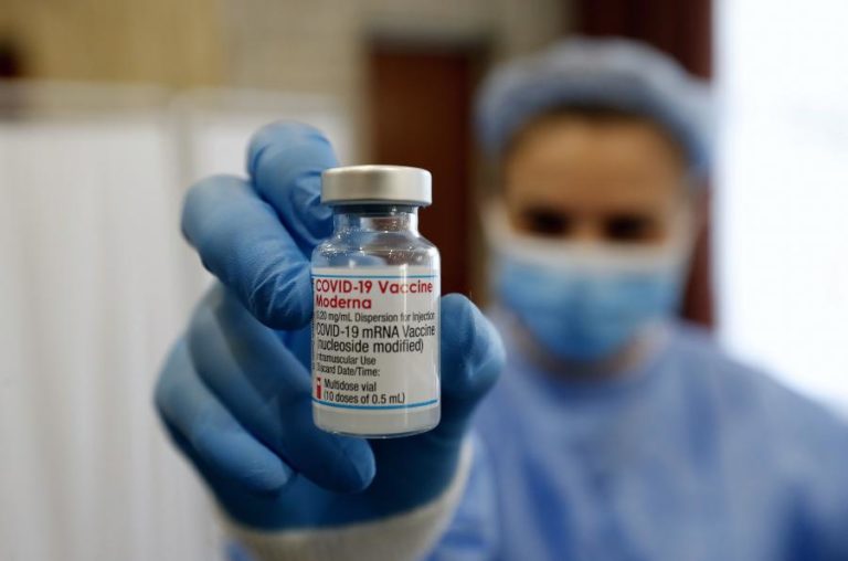 Covid-19: Moderna anuncia resultados positivos de vacina em crianças dos 6 aos 11 anos