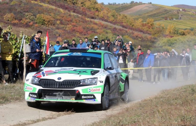 Sétimo lugar na Hungria dá título europeu de ralis a Andreas Mikkelsen