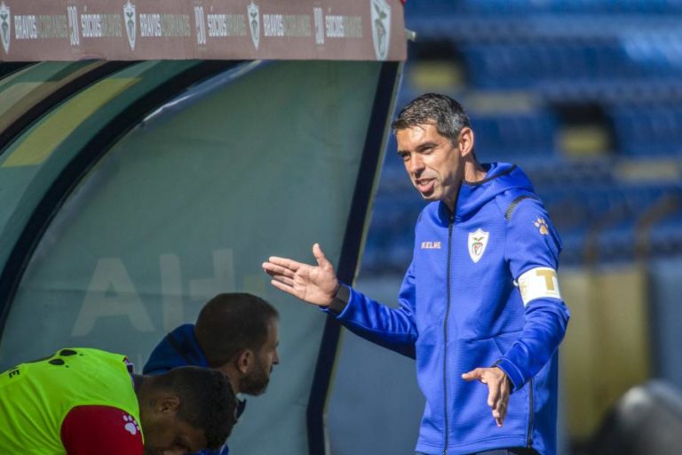 Treinador do Santa Clara garante equipa a dar tudo em campo diante do FC Porto