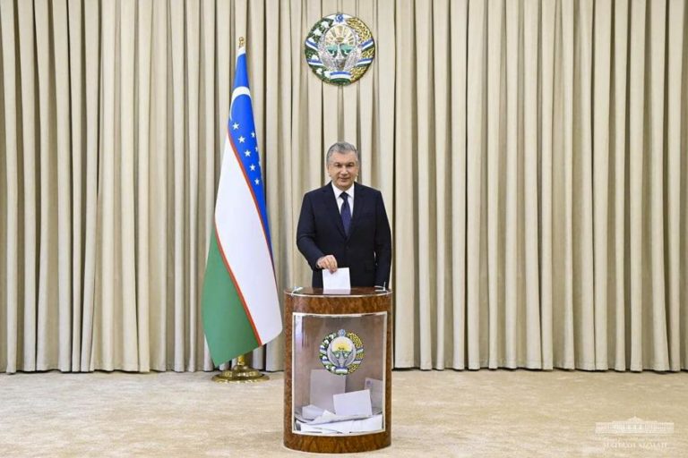 Mirziyoyev foi reeleito Presidente do Uzbequistão com 80% dos votos