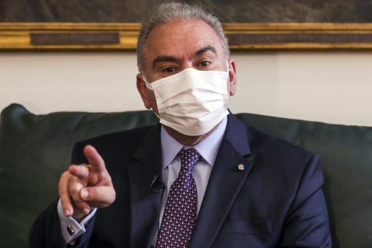Covid-19: Ministro da Saúde do Brasil diz que Bolsonaro foi mal interpretado em vídeo sobre sida e vacinação
