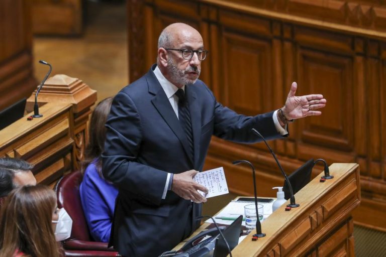 OE2022: CDS diz que Costa está “entre a espada e o muro” e “não tem como sair”