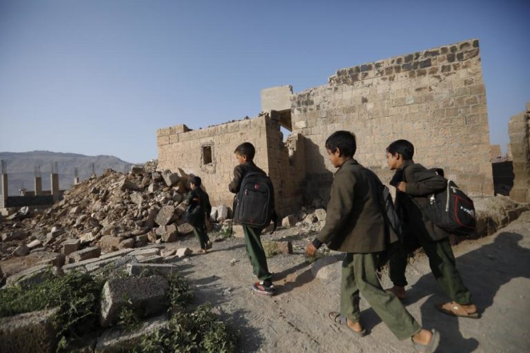 Iémen: 13 mortos incluindo uma criança num tiro de míssil