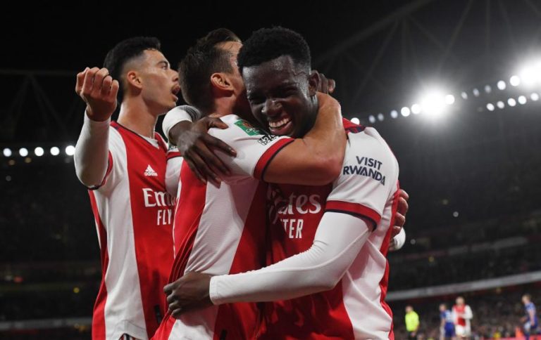 Arsenal segue na Taça da Liga inglesa, Chelsea elimina Southampton nos penáltis