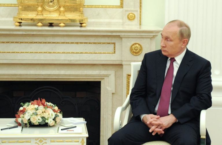 Covid-19: Putin pede a G20 reconhecimento mútuo de vacinas