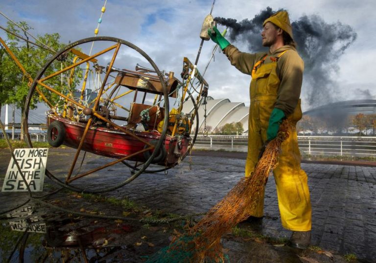 COP26: Centenas de ativistas concentram-se em Glasgow