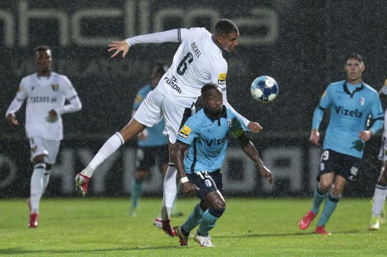 Famalicão ‘empata’ Vizela com golo aos 90+8 minutos