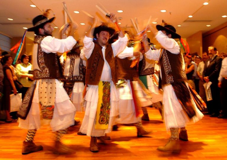 Pauliteiros de Miranda querem reforçar candidatura a Património da Humanidade no Dubai