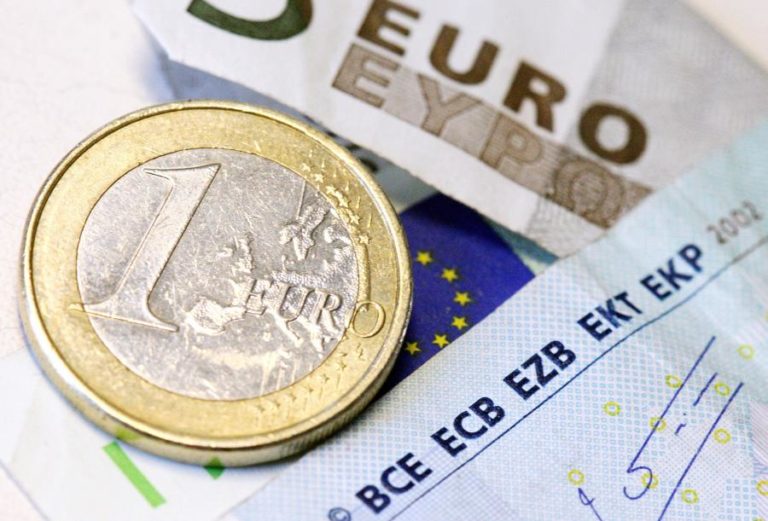 Confiança dos consumidores recua mais de dois pontos na zona euro em novembro