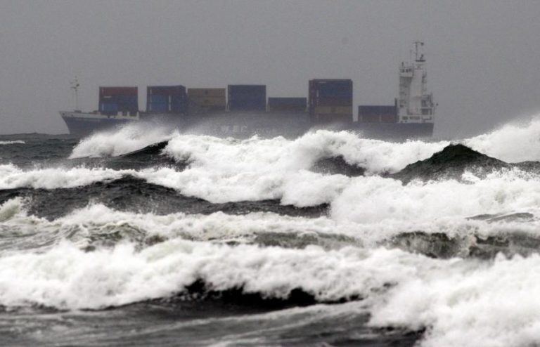 Duas barras marítimas fechadas a toda a navegação e quatro condicionadas