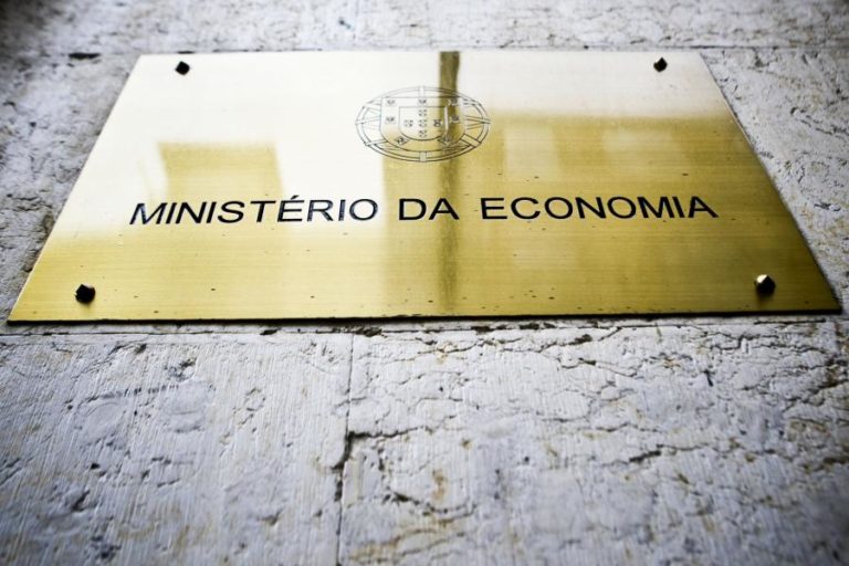 PRR: Estrutura de missão e IAPMEI assinam contratos de 650 ME para transição digital
