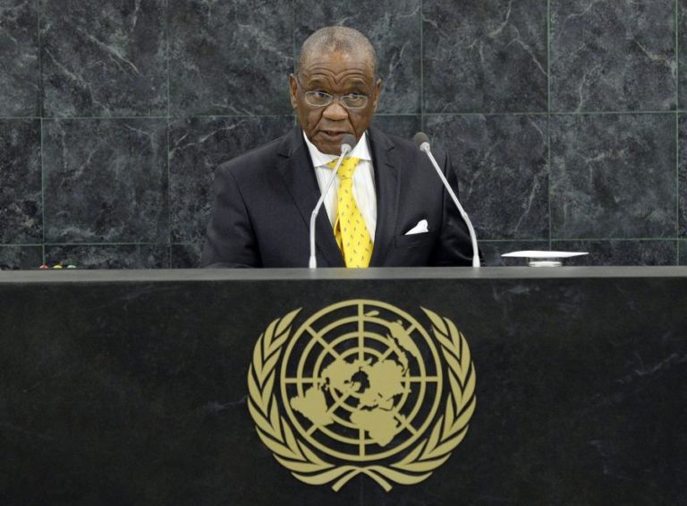 Ex-PM do Lesoto Thomas Thabane acusado formalmente do assassínio da mulher