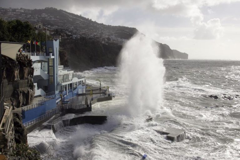 Capitania do Funchal prolonga aviso de agitação marítima até às 24:00