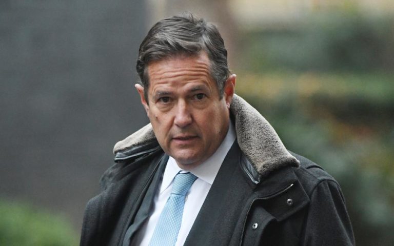 Presidente executivo do Barclays demite-se depois de relatório sobre Epstein