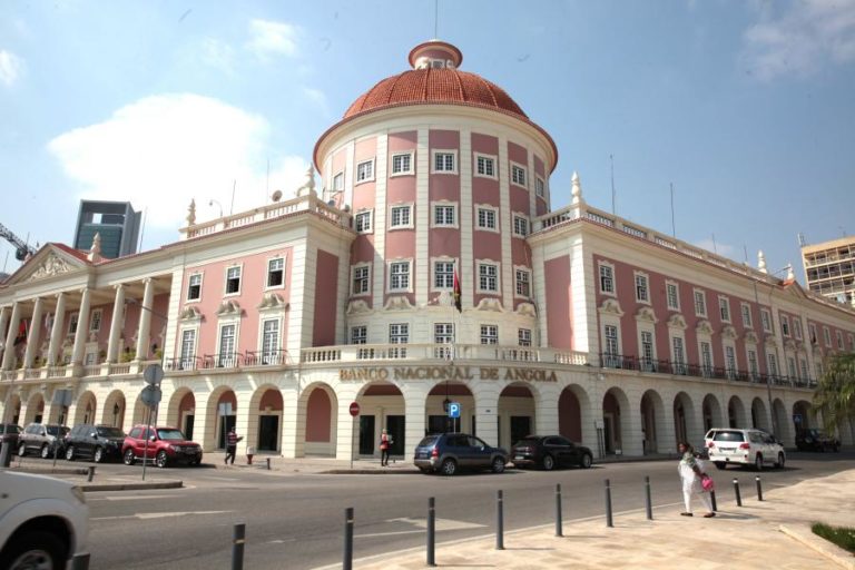 Angola com superavit de 1,9 mil milhões de euros na conta de bens – banco central