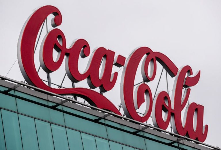 Coca-Cola compra empresa de bebidas desportivas Bodyarmor por 4.843 ME