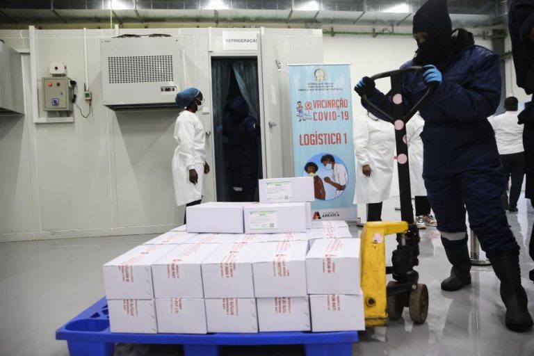 Covid-19: Portugal doa hoje a Angola 200 mil doses de vacina AstraZeneca