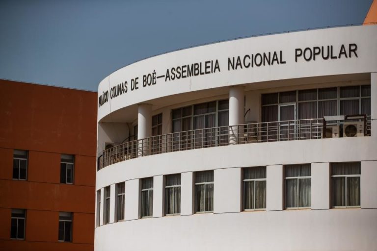Novo ano legislativo na Guiné-Bissau arranca hoje com revisão da Constituição em agenda