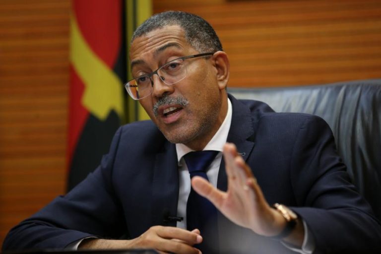 Angola desempenha papel importante na erradicação de diamantes de sangue — ministro