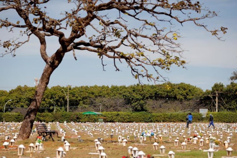 Covid-19: Brasil soma 164 mortes e 14.661 infeções nas últimas 24 horas