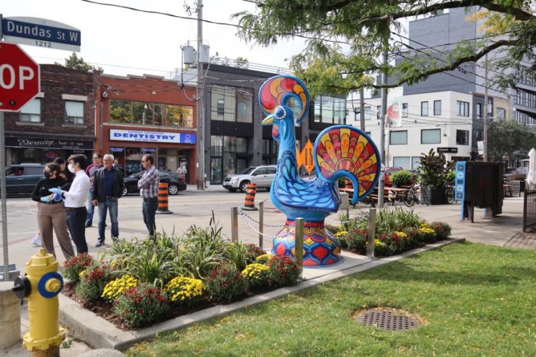 Principal rua do ‘Little Portugal’ em Toronto muda de nome e reescreve a história