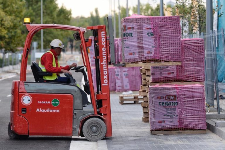 Mercado laboral da UE recupera mas não ao nível pré-pandemia antes de 2022
