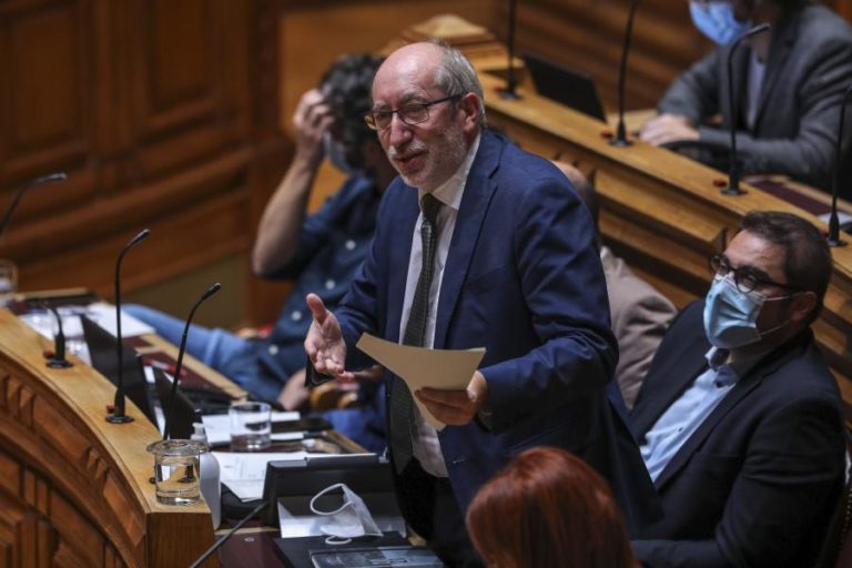 Eutanásia: PCP diz que PR colocou “problemas circunstanciais” a diploma que tem de ser reiniciado